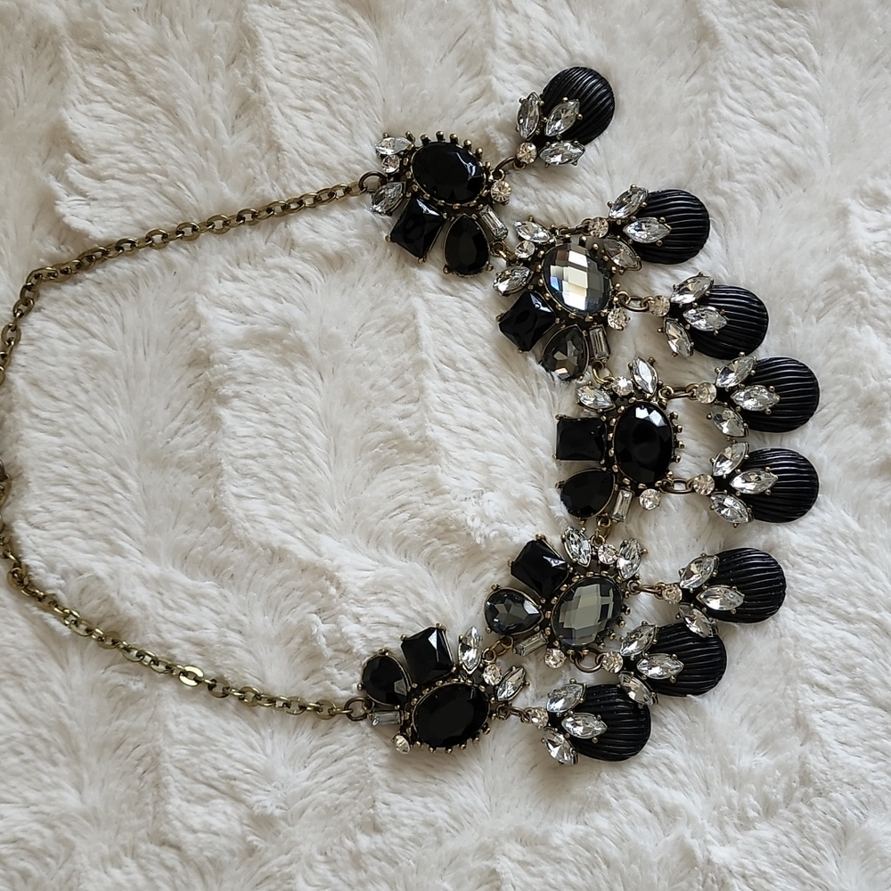 ELEGANT NECKLACE